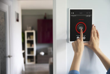 Protégez votre maison avec une alarme connectée. Installation rapide, contrôle à distance et sécurité 24h/24 à Bruxelles et en Belgique. Devis gratuit !